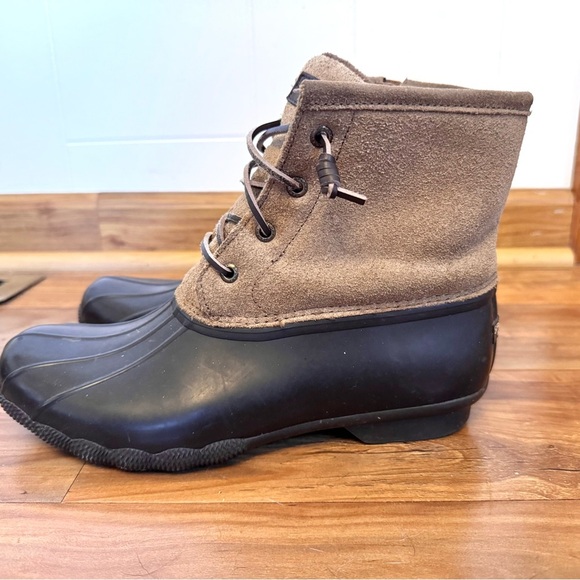 Sperry Shoes - Sperry Saltwater Women’s Rain Waterproof Duck Boots Suede Tan size 9.5 Preppy